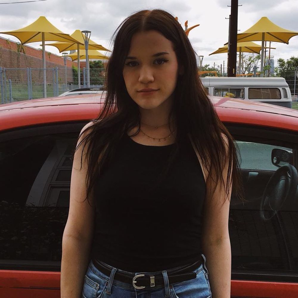 Meet your Posher, Caitlin